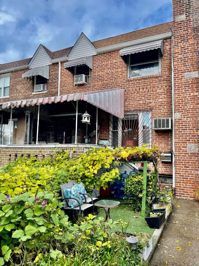 Lga Airport 3 Mins, 3 Bedroom Duplex House, Parking And Private Backyard, 9mins Subway! Vakantiehuis *